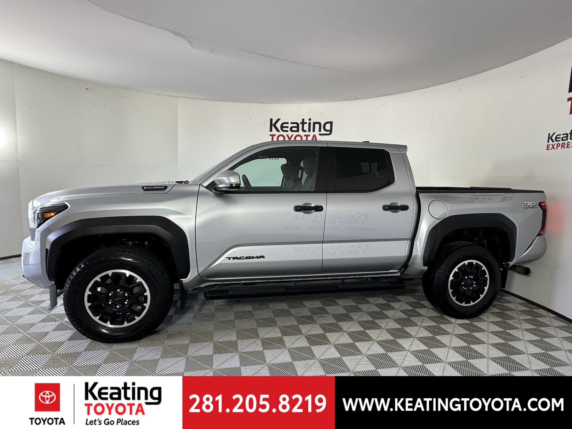 Used 2024 Toyota Tacoma TRD Off-Road w/ TRD Off Road Upgrade Package AWD/4WD image 8