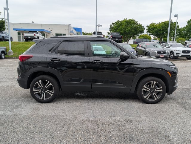Used 2026 Chevrolet TrailBlazer LT w/ Convenience Package AWD/4WD image 2