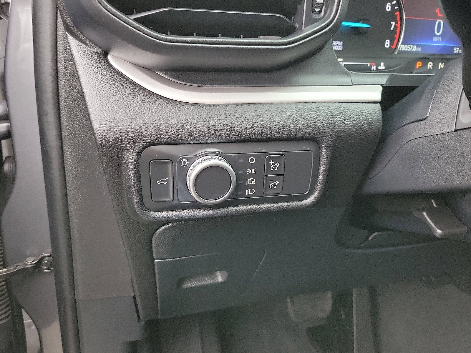 Used 2022 Ford Explorer XLT image 11