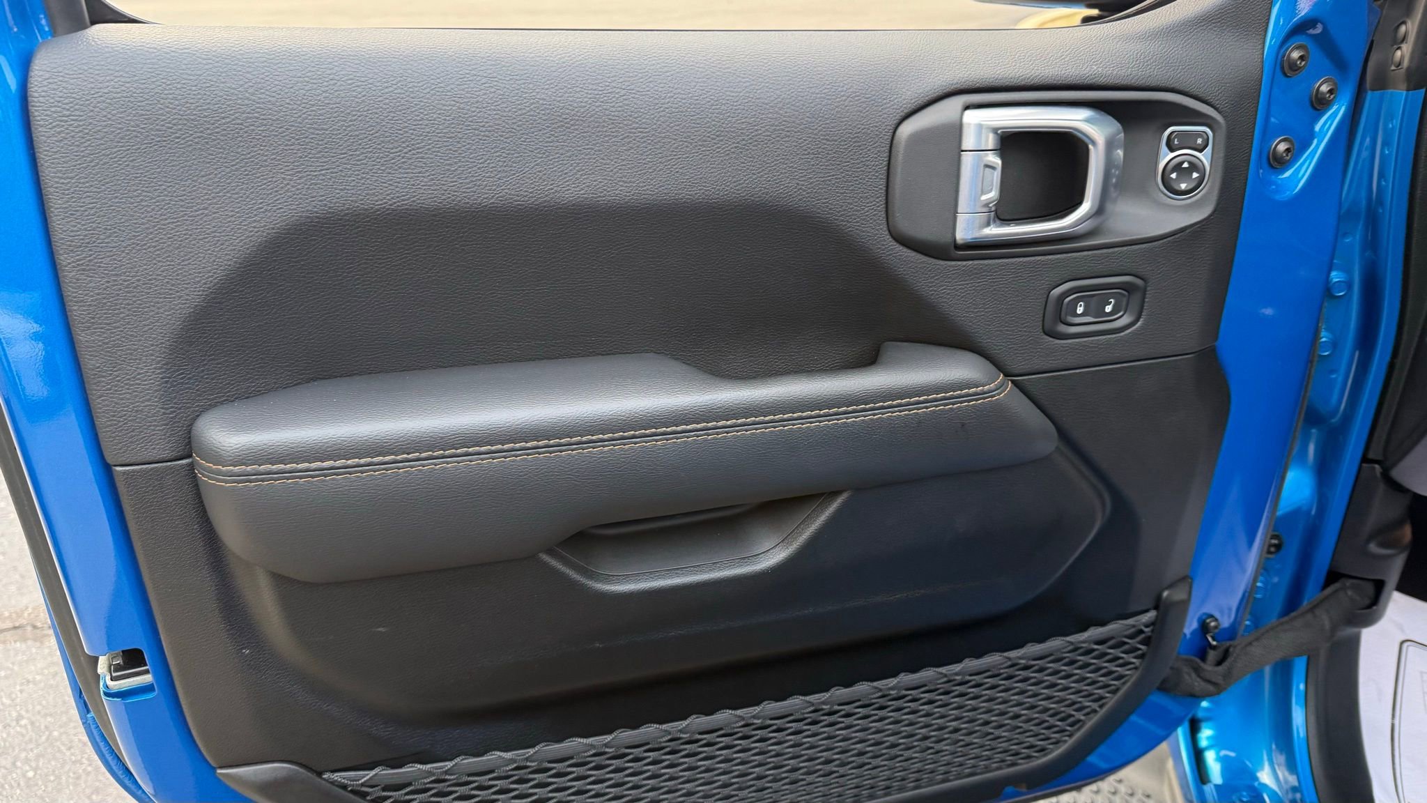 Used 2022 Jeep Wrangler Unlimited Sahara image 35