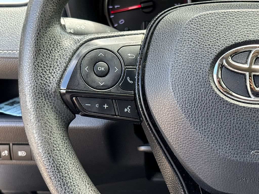 Used 2020 Toyota RAV4 LE FWD image 18