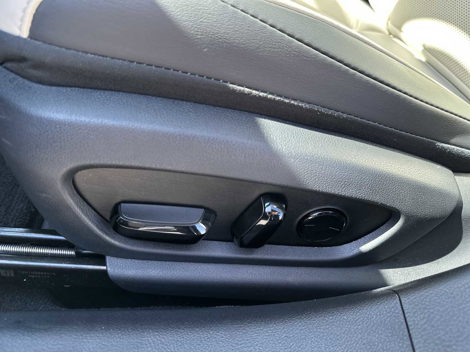 Used 2025 Lexus ES 350 w/ Premium Package image 10