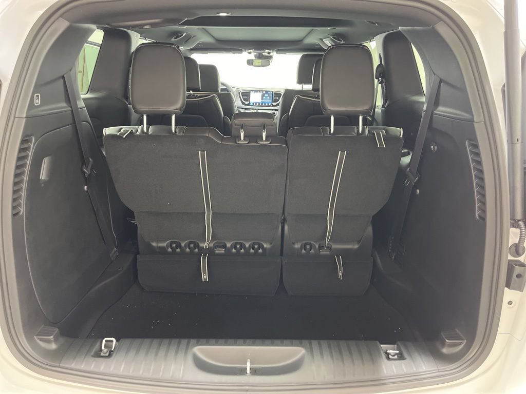 New 2027 Chrysler Pacifica Limited FWD image 25