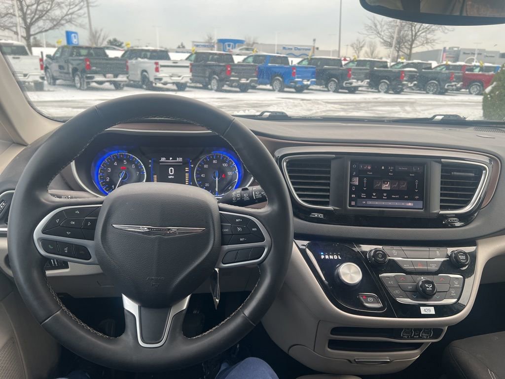 Used 2024 Chrysler Voyager LX image 23