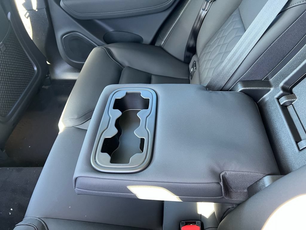 New 2026 Volvo XC60 B5 Plus w/ Protection Package Premier AWD/4WD image 21