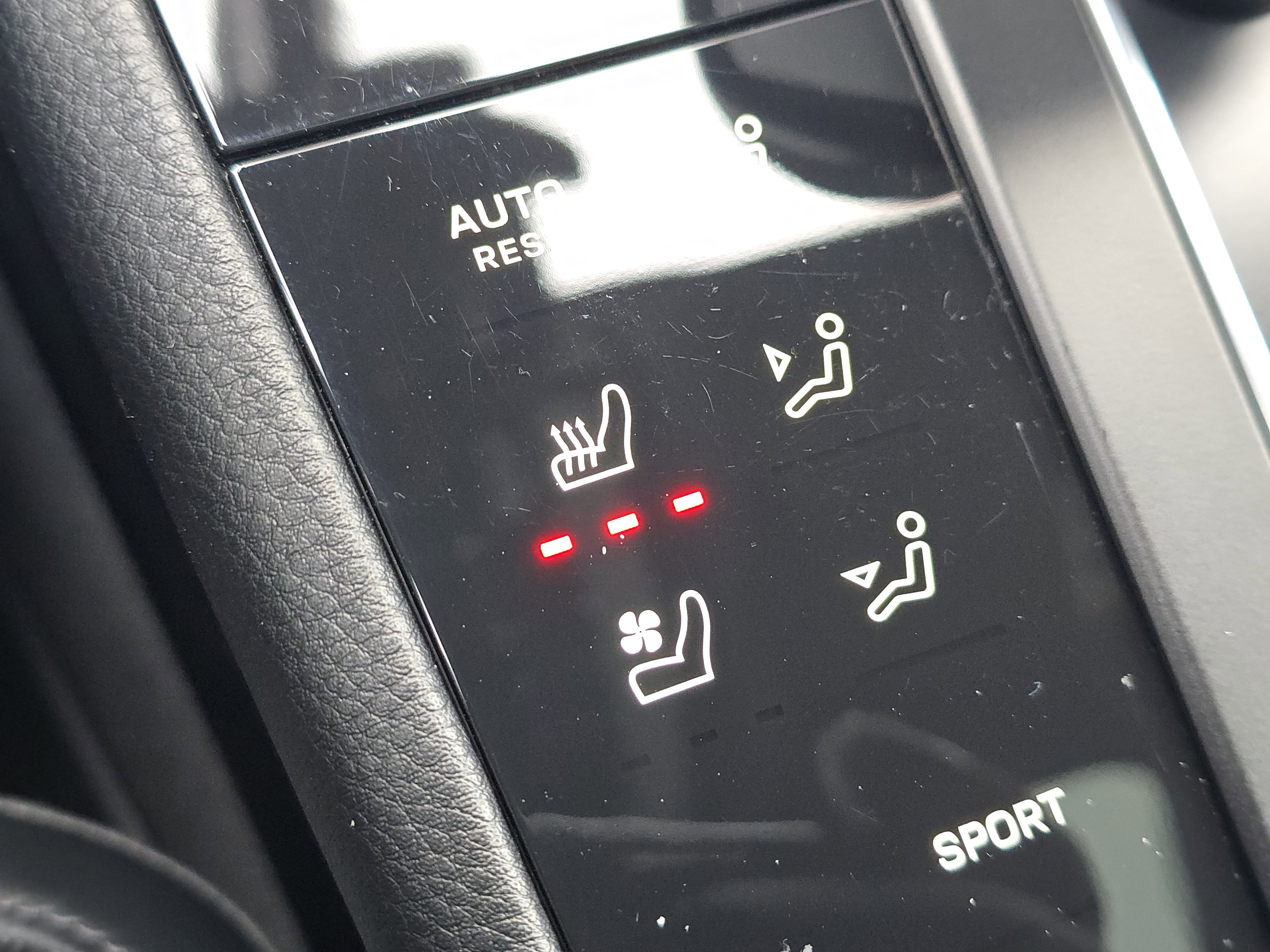 Certified 2023 Porsche Macan image 26