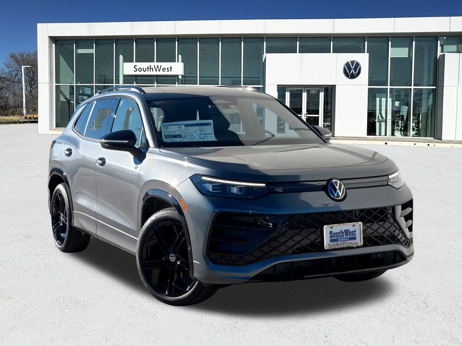 New 2026 Volkswagen Tiguan SE R-Line image 1