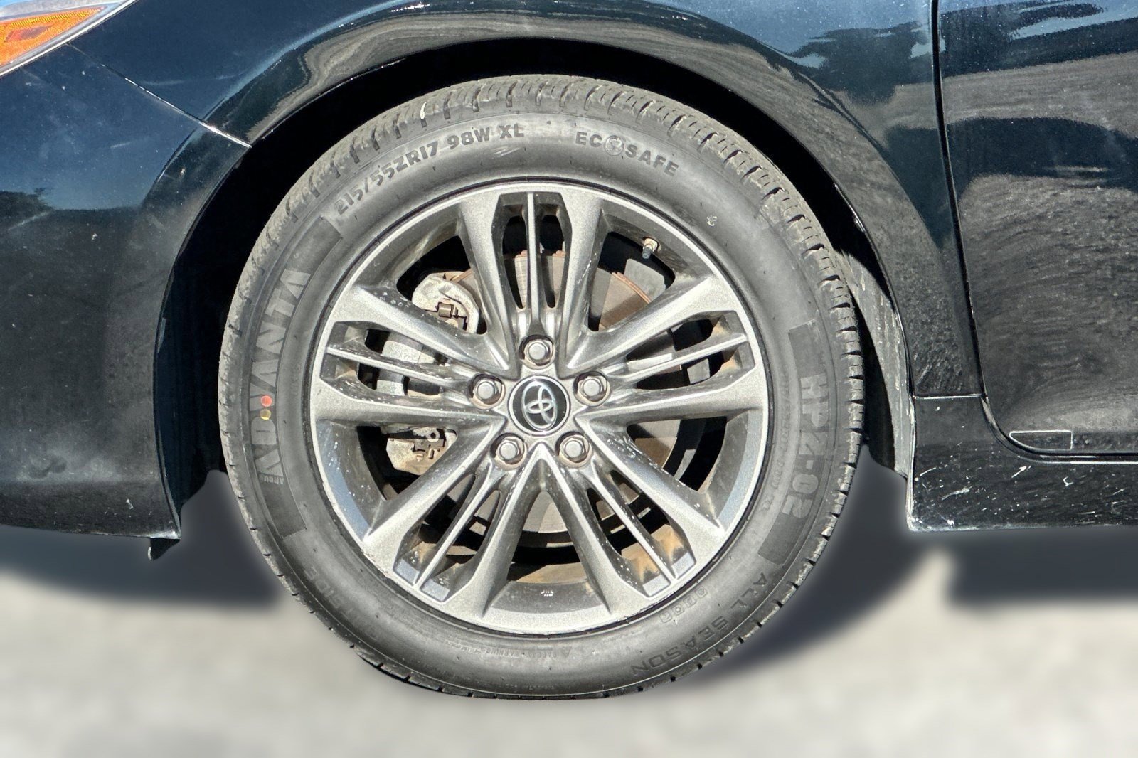 Used 2016 Toyota Camry SE image 11