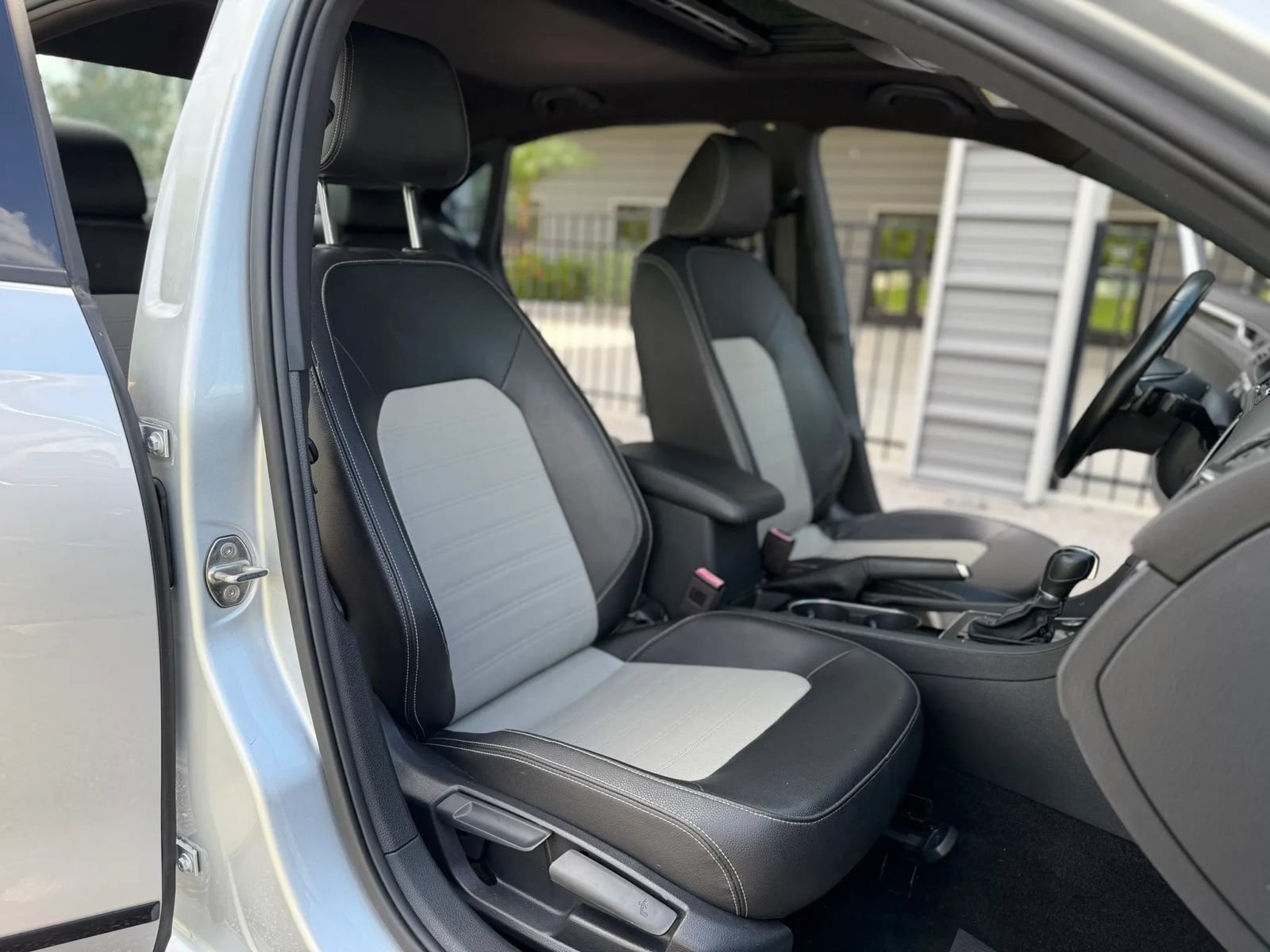 Used 2018 Volkswagen Passat 3.6 FWD image 17