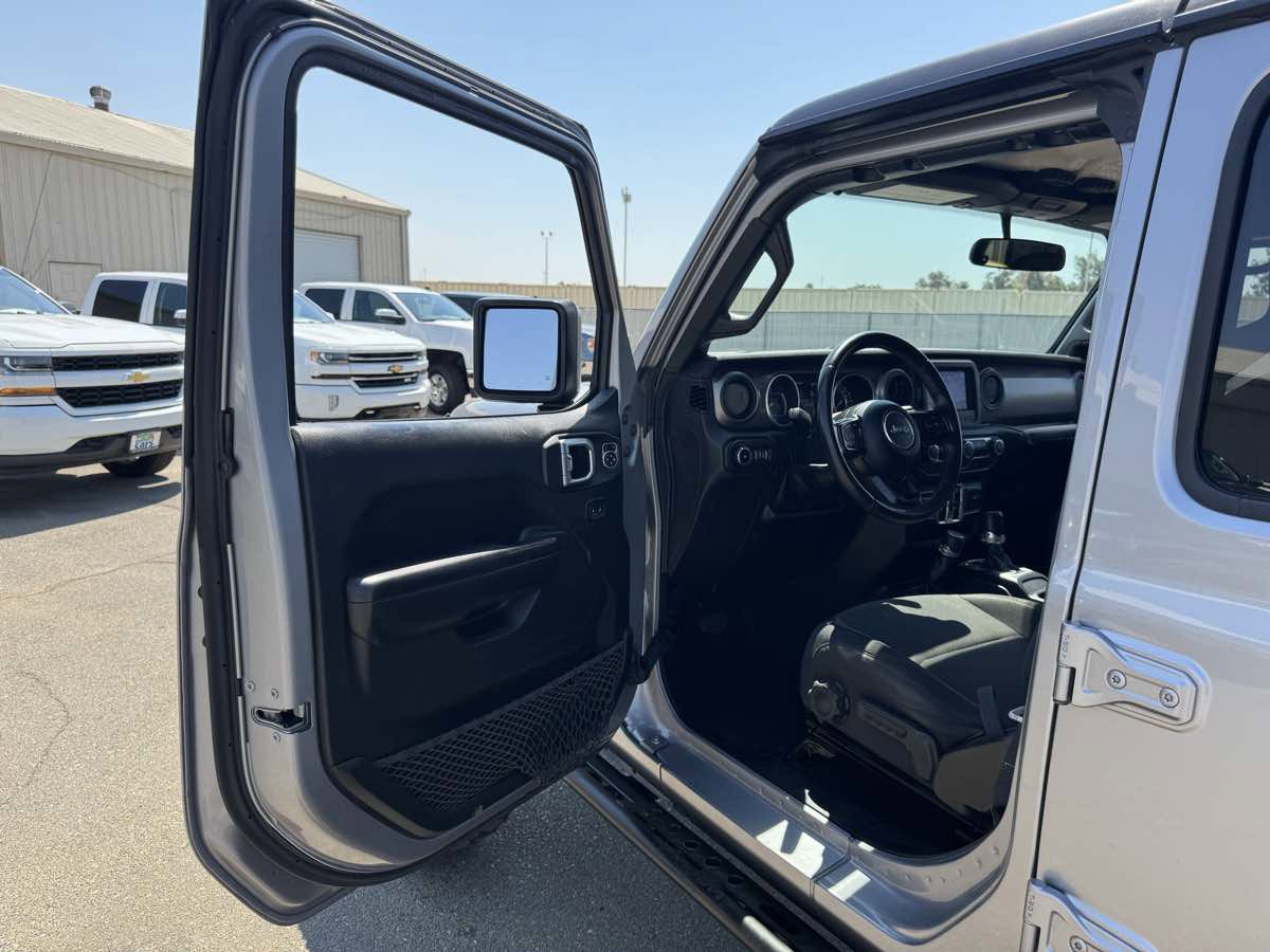 Used 2018 Jeep Wrangler Unlimited Sport S image 36