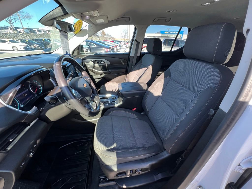 Used 2021 Chevrolet Traverse LT w/ LPO, Blackout Package image 18