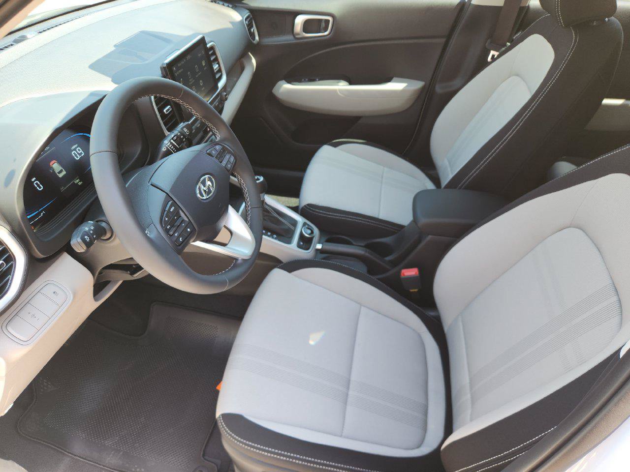 New 2026 Hyundai Venue SEL FWD image 9