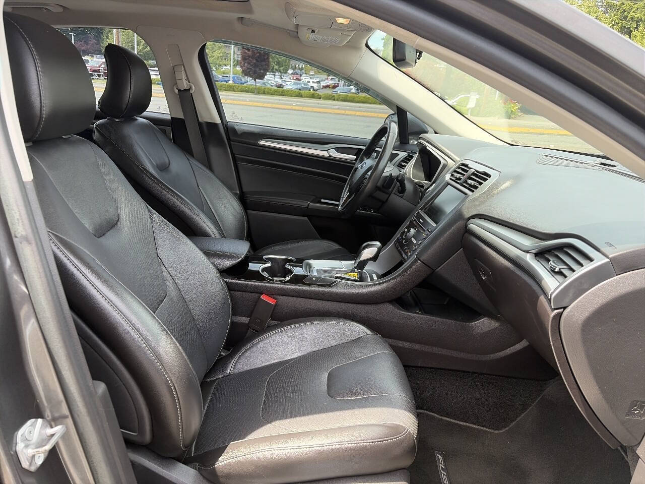 Used 2016 Ford Fusion Titanium AWD/4WD image 19