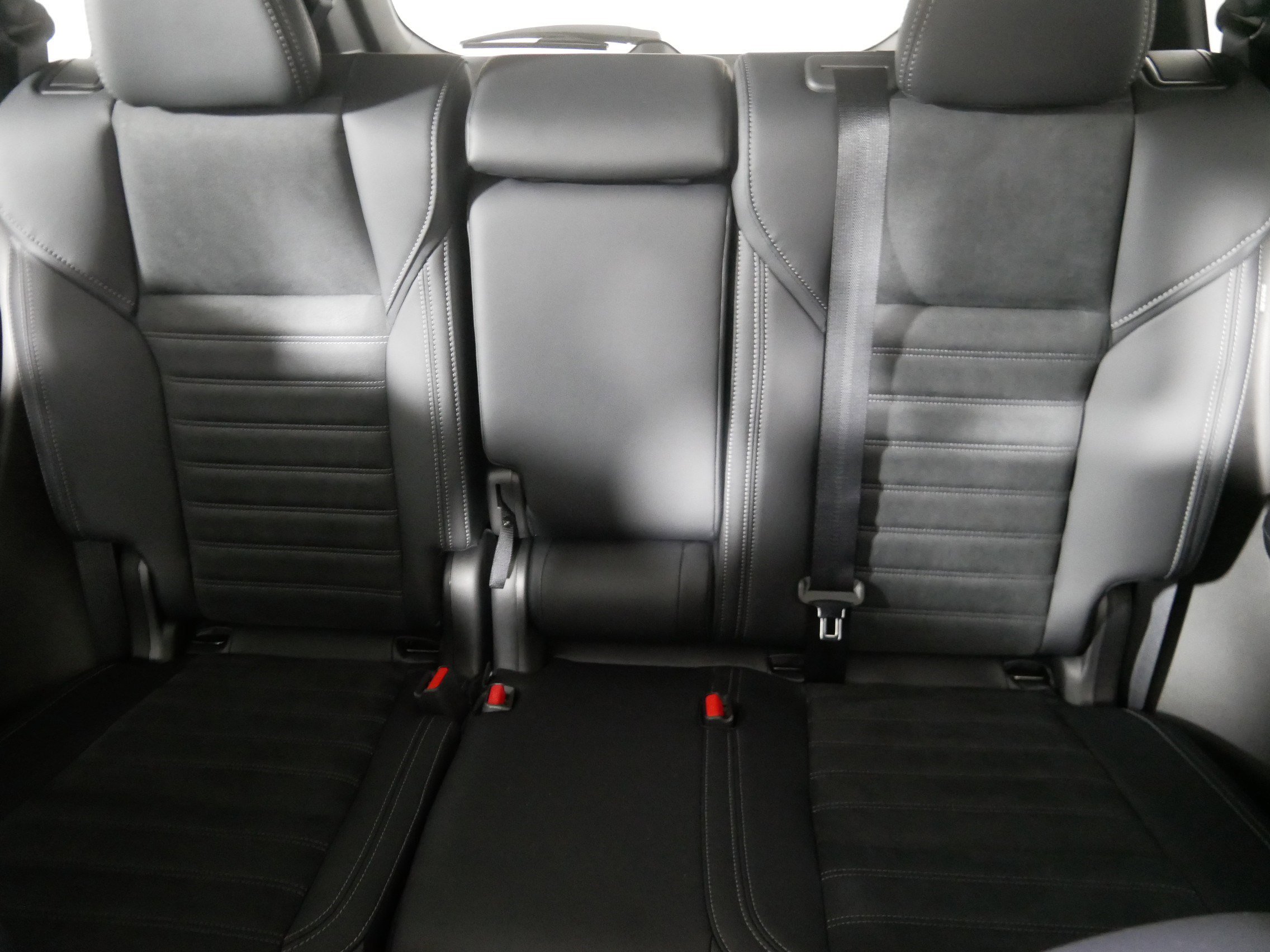 New 2025 Mitsubishi Outlander SE image 3