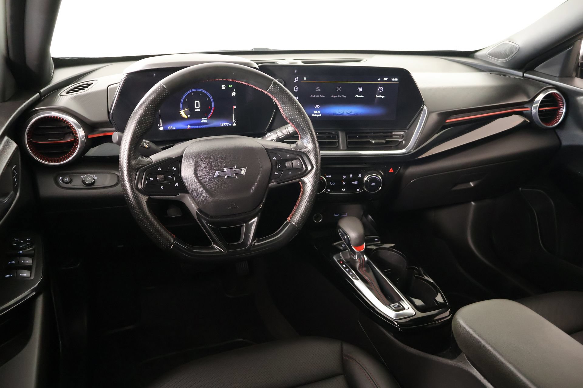 Used 2026 Chevrolet Trax RS w/ Sunroof Package FWD image 2