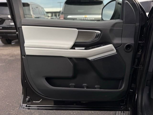 Certified 2025 Ford Expedition Platinum image 19
