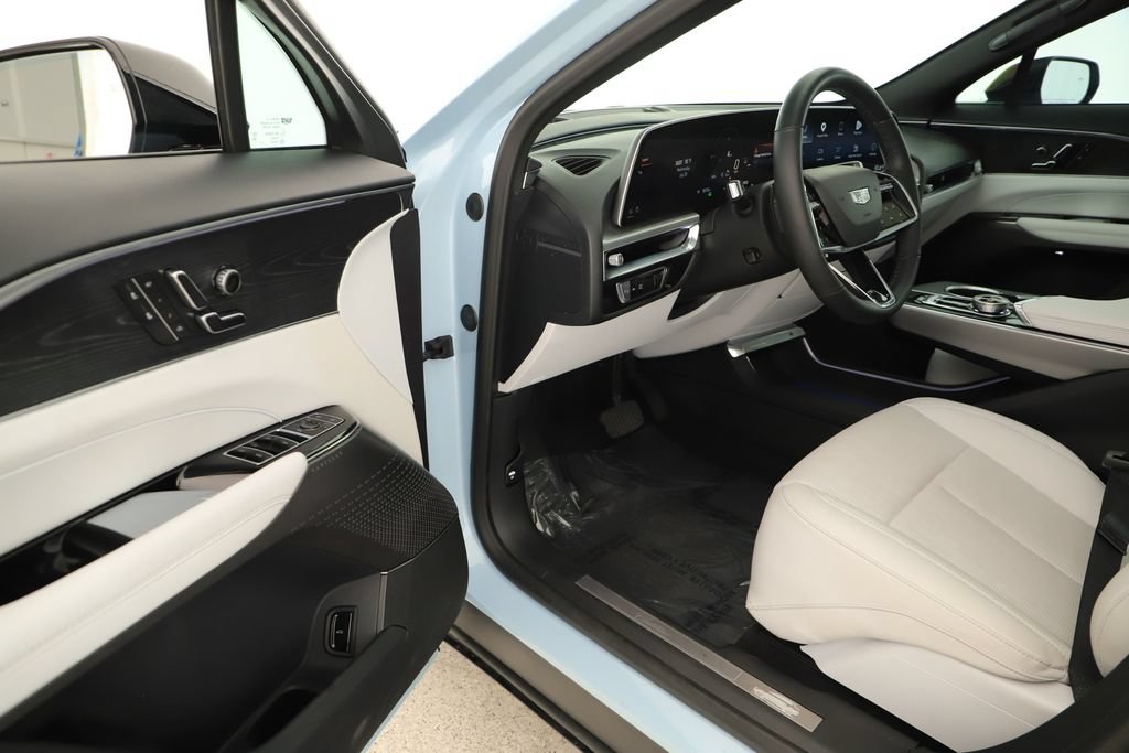 Used 2024 Cadillac Lyriq Luxury RWD image 14