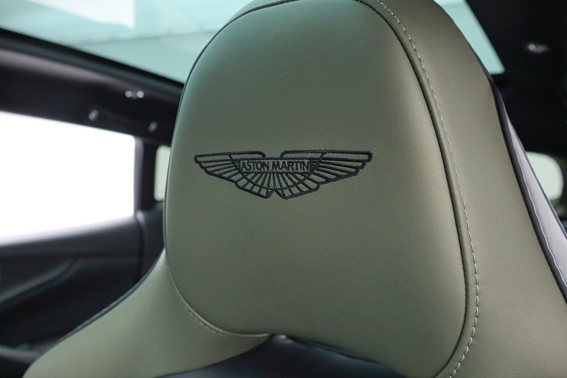 Used 2023 Aston Martin DBX 707 image 35
