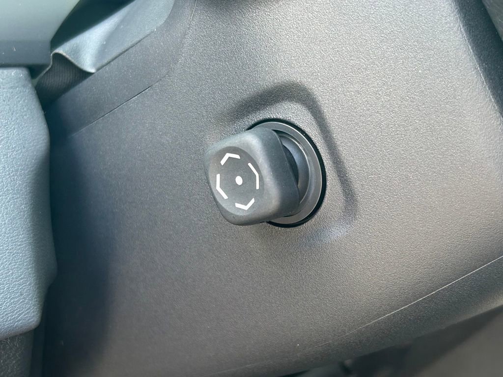 Used 2025 Toyota Tundra Platinum image 32