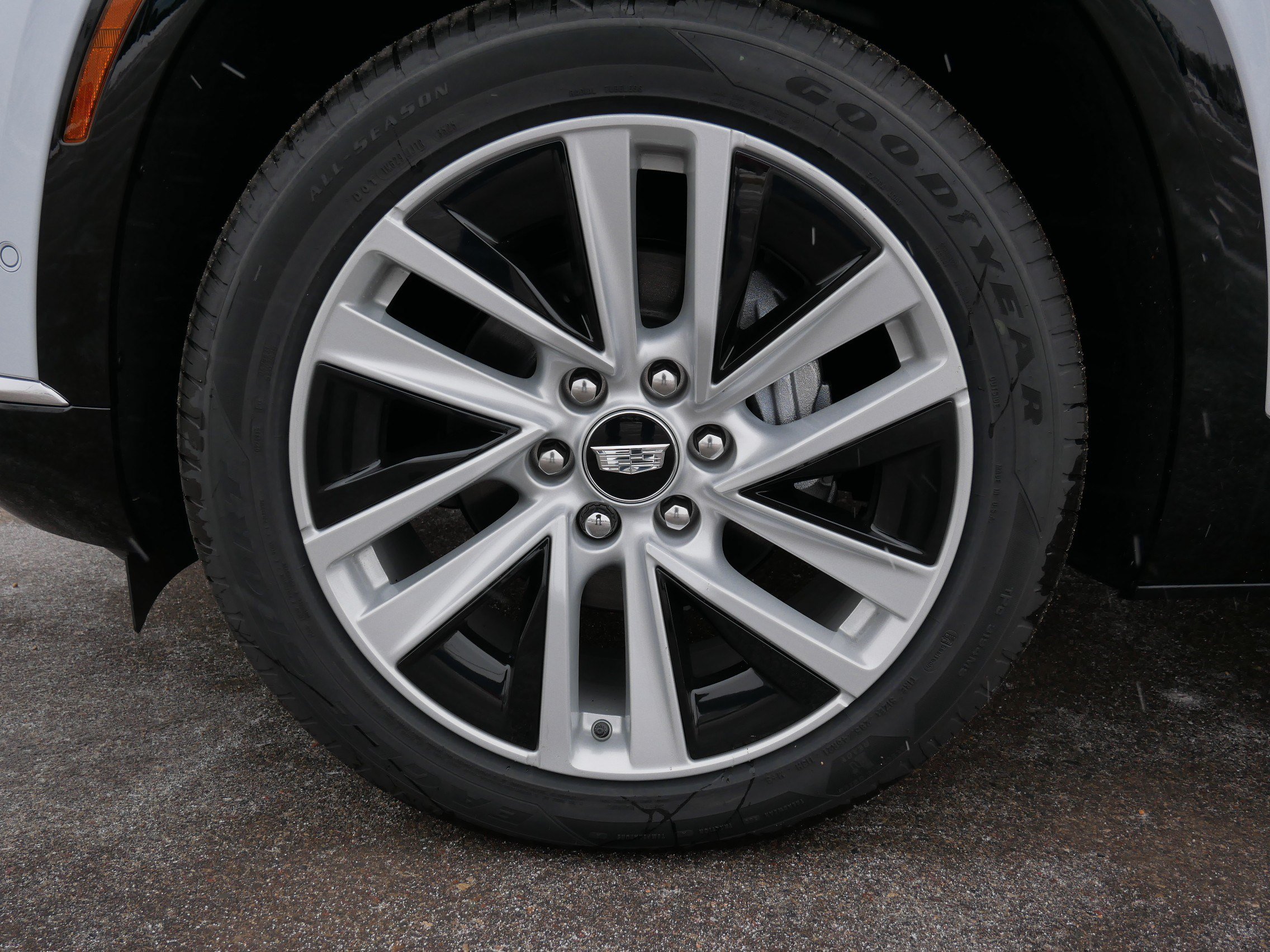 Used 2026 Cadillac Vistiq Luxury w/ LPO, Floor Liner Package AWD/4WD image 13