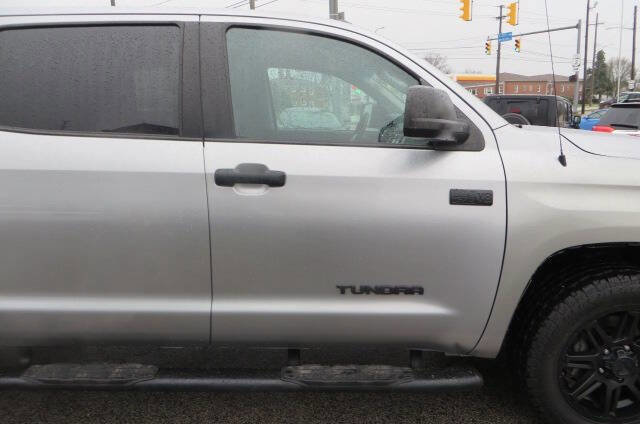 Used 2017 Toyota Tundra SR5 w/ SR5 Upgrade Package image 41