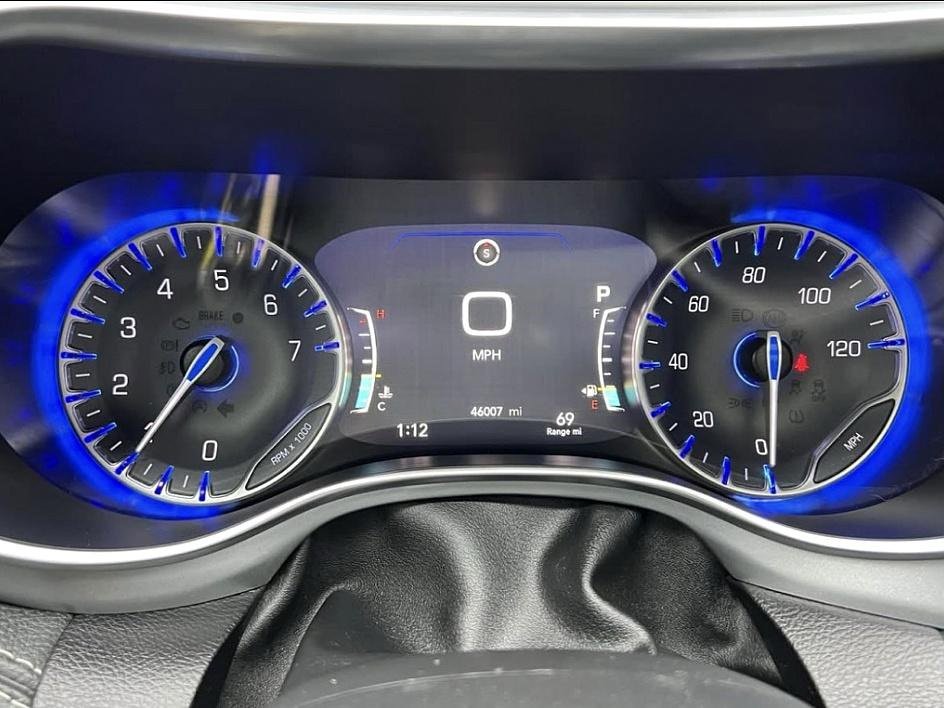 Used 2020 Chrysler Pacifica Limited w/ S Appearance Package image 10