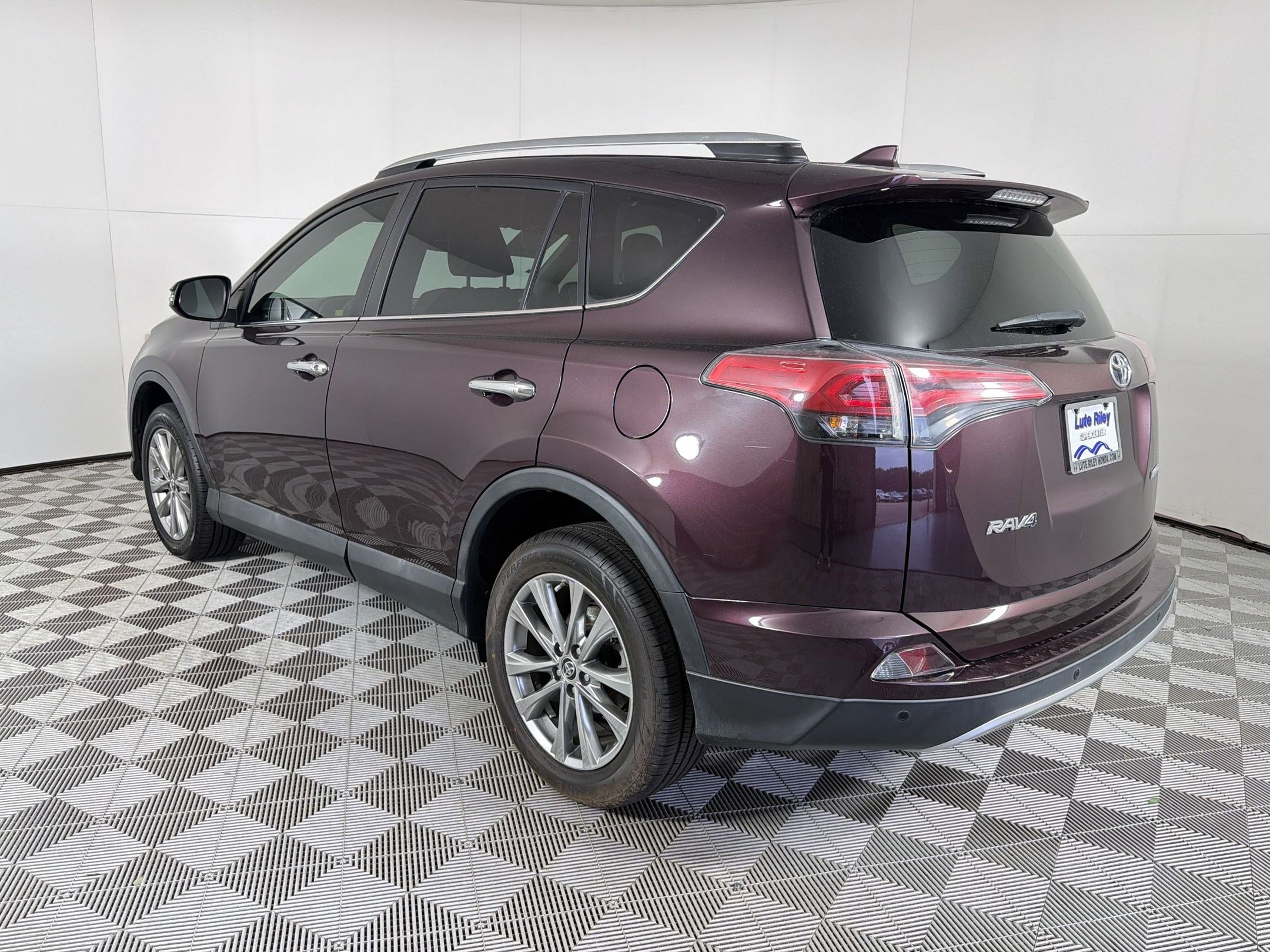 Used 2016 Toyota RAV4 Limited w/ Advanced Technology Package FWD image 3