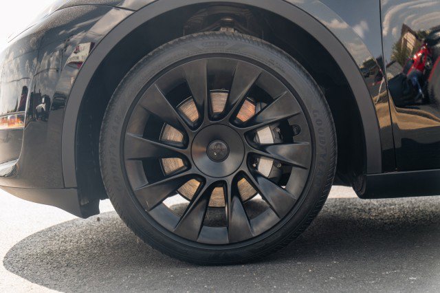 Used 2023 Tesla Model Y Long Range image 15