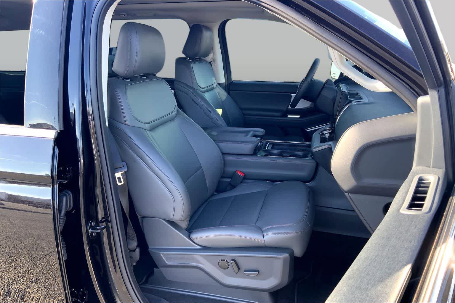 Used 2025 Ford Expedition Max Active AWD/4WD image 9