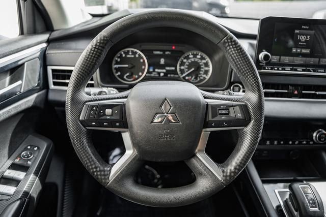 Used 2022 Mitsubishi Outlander ES image 28