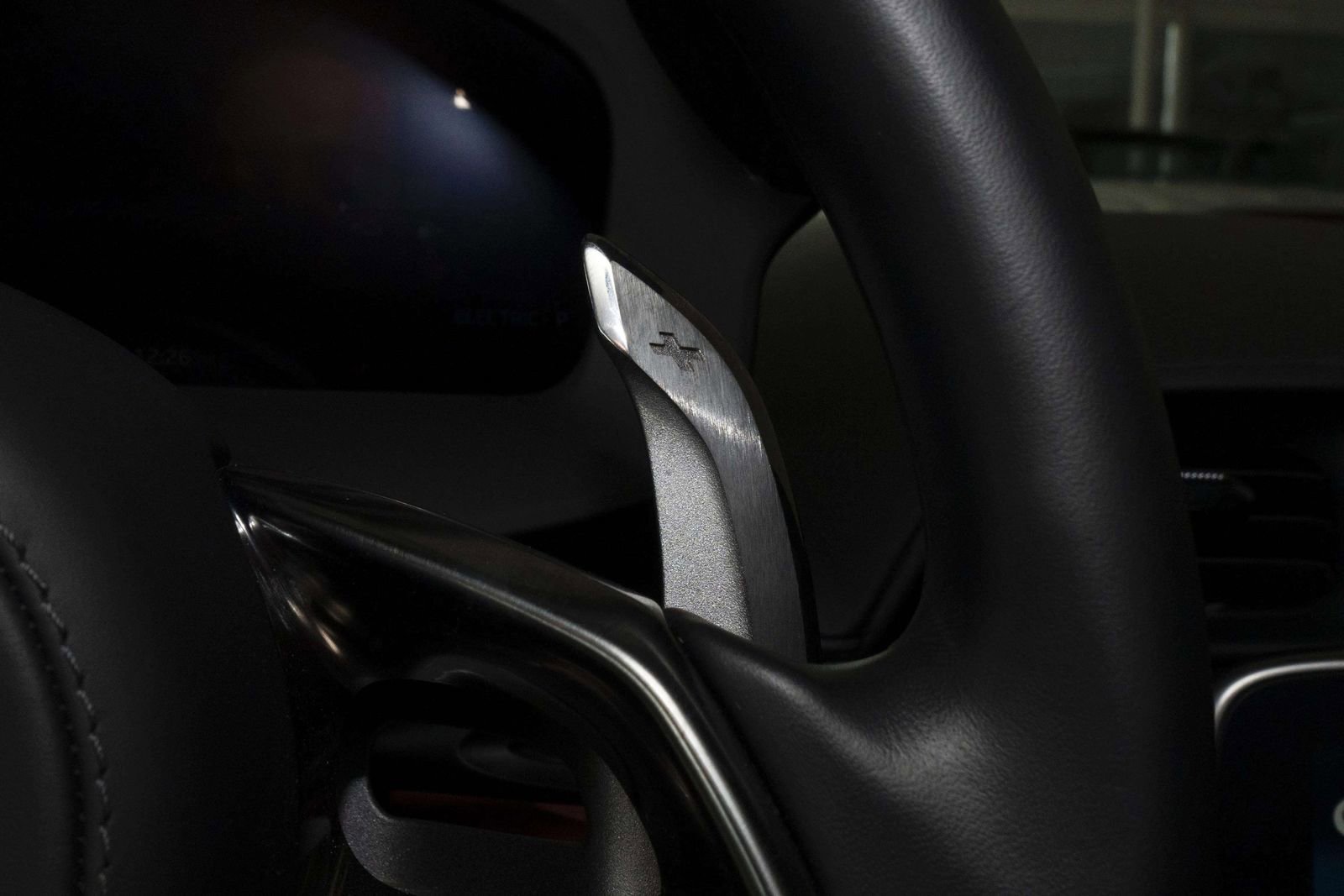 Used 2023 McLaren Artura RWD image 25
