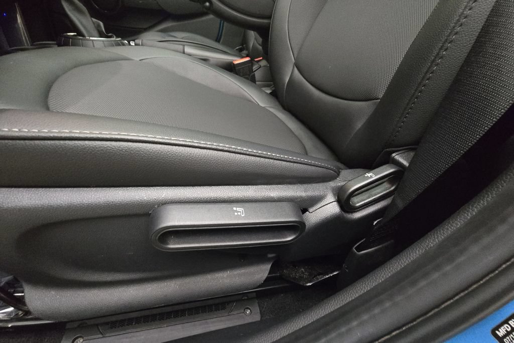Used 2016 MINI Cooper 4-Door Hardtop FWD image 14
