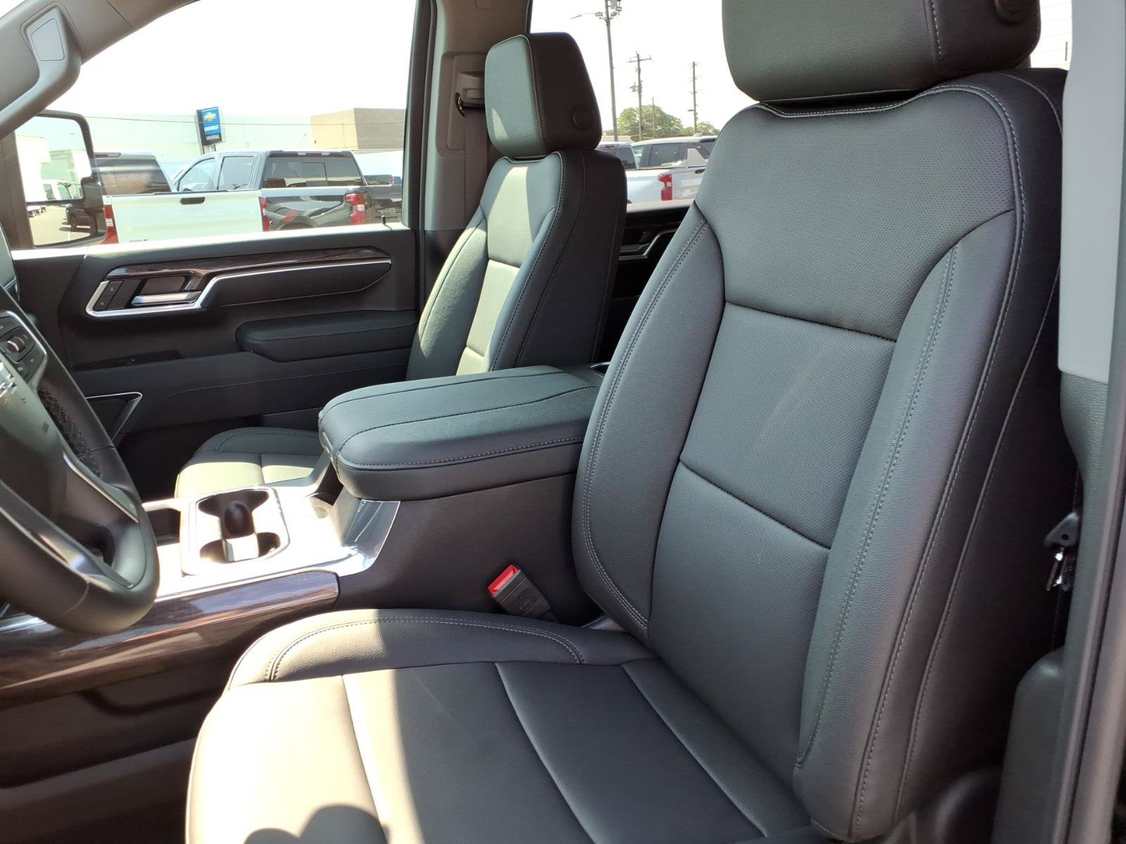 New 2026 Chevrolet Silverado 2500 LTZ w/ LTZ Plus Package AWD/4WD image 27