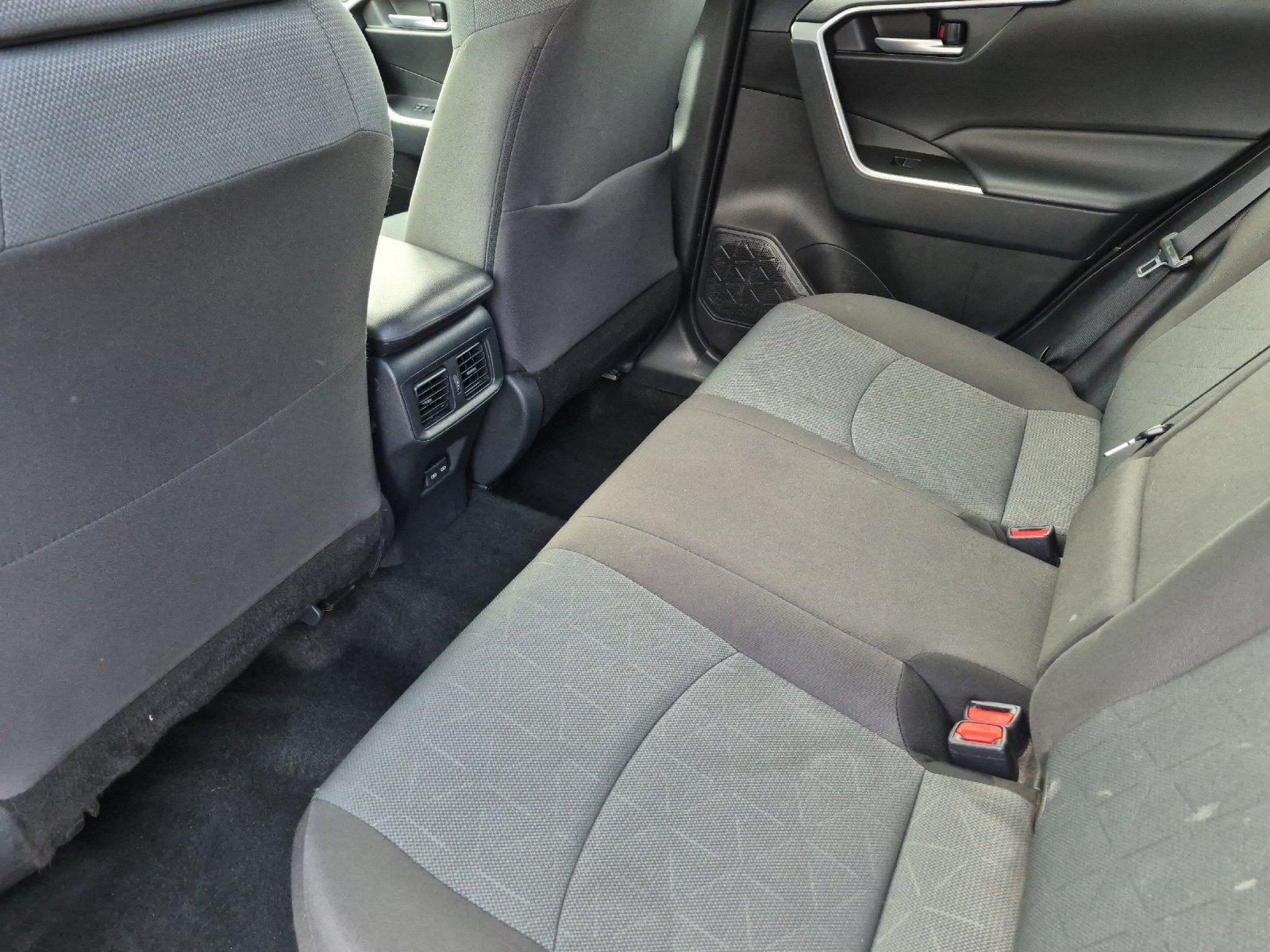 Used 2025 Toyota RAV4 XLE FWD image 11