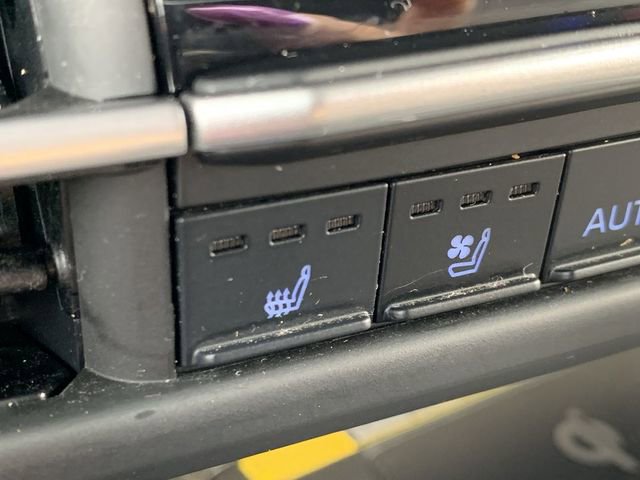 Certified 2023 Toyota Sienna Platinum image 28