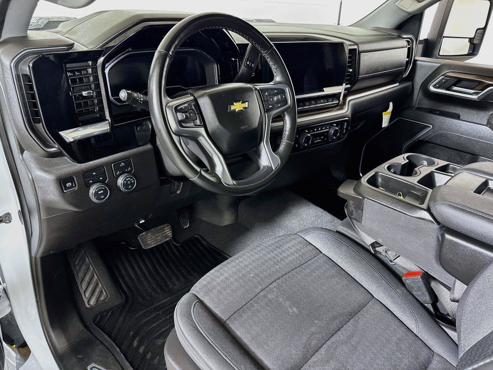 Used 2025 Chevrolet Silverado 2500 LT w/ Convenience Package AWD/4WD image 7