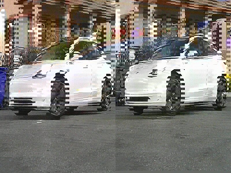 Used 2019 Tesla Model 3 Standard Range image 1