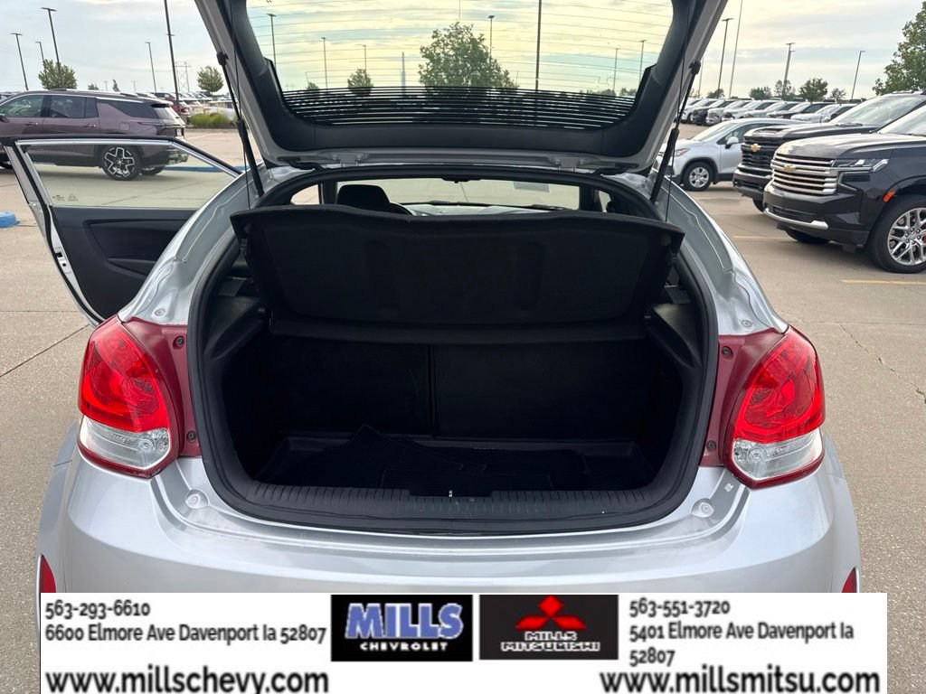 Used 2017 Hyundai Veloster Value Edition FWD image 18