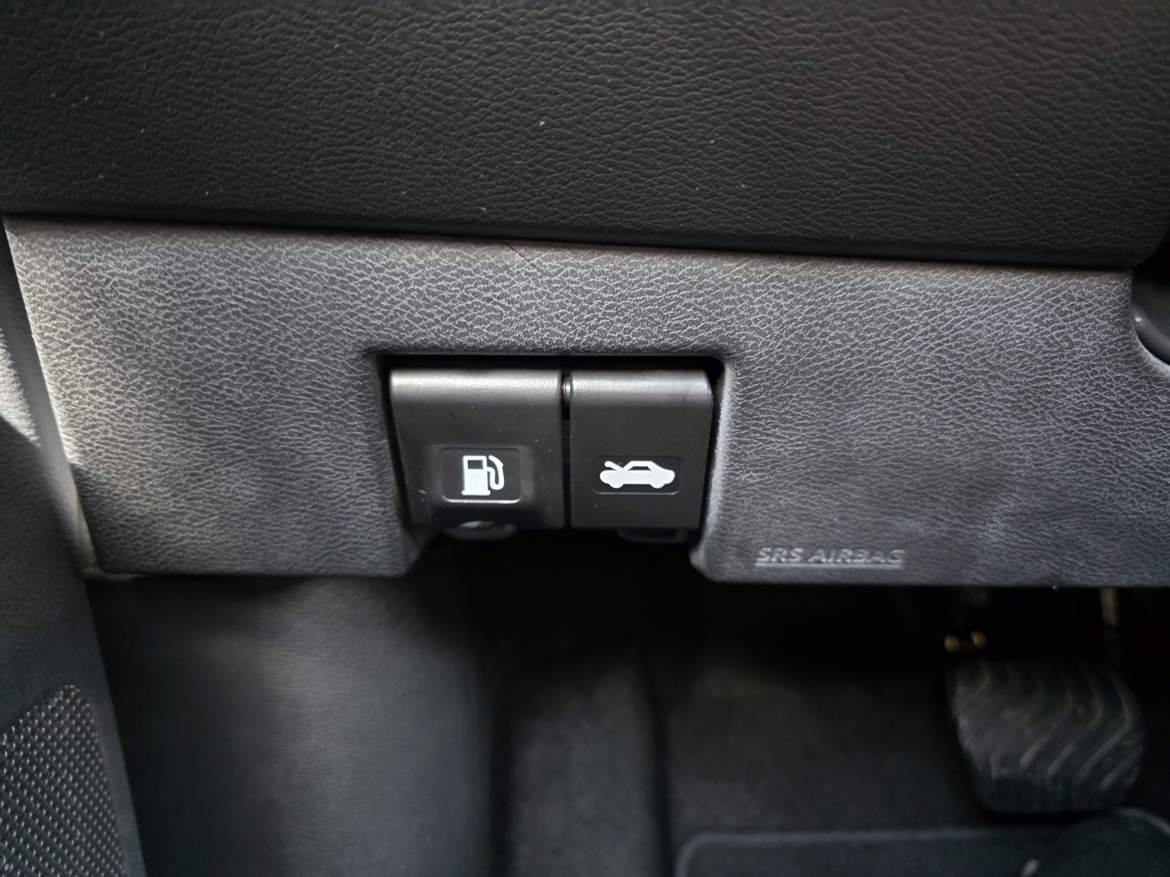 Used 2020 Nissan Versa SR w/ Convenience Package image 21