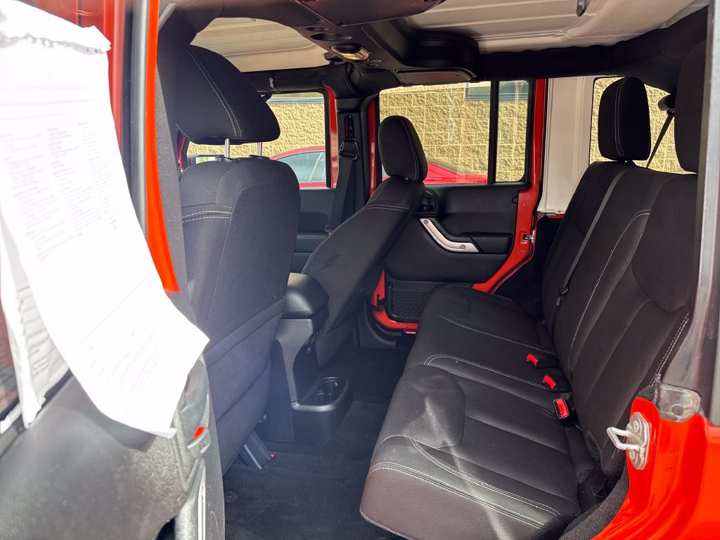 Used 2015 Jeep Wrangler Unlimited Rubicon w/ Connectivity Group AWD/4WD image 21