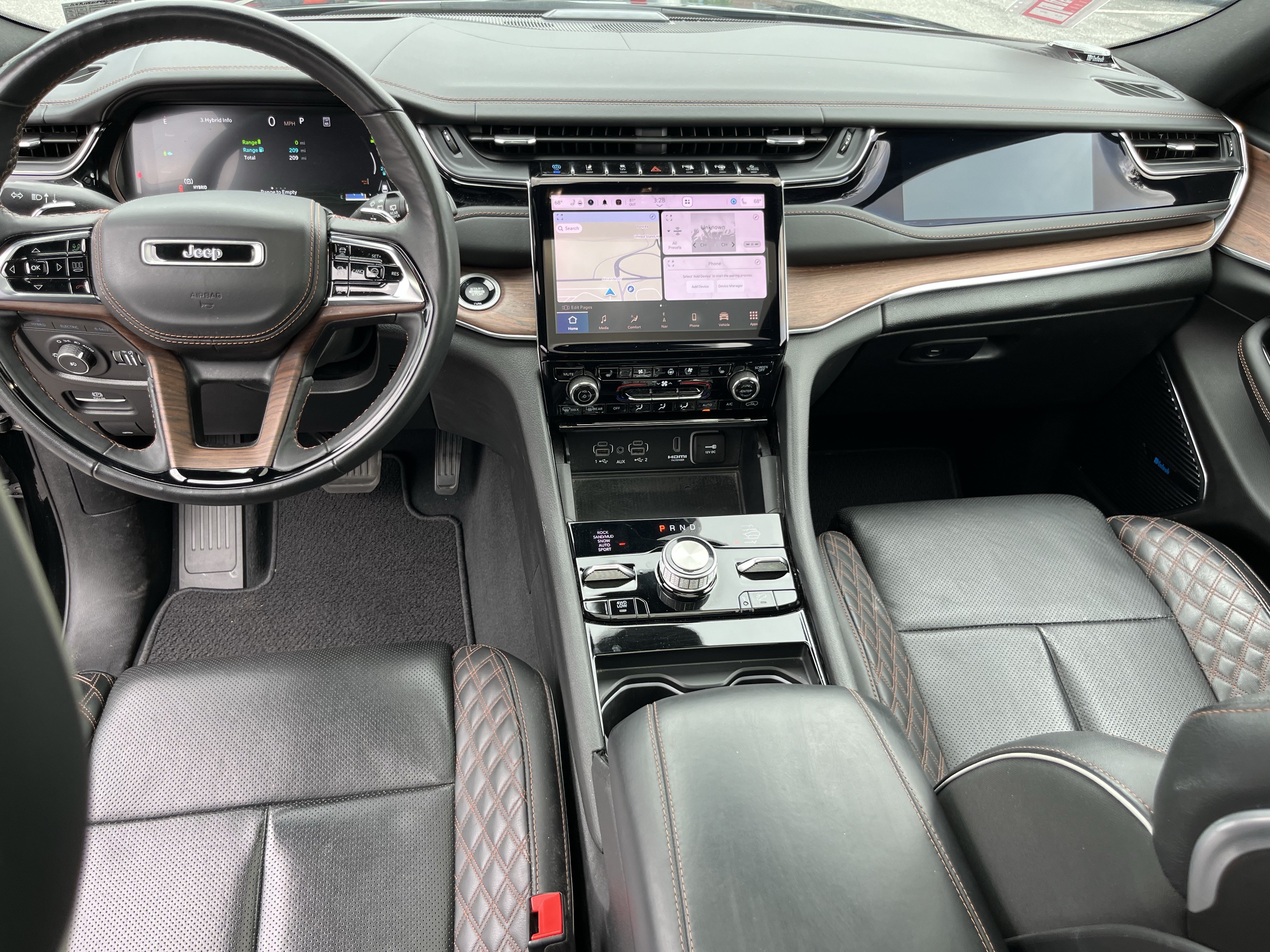 Used 2023 Jeep Grand Cherokee Summit w/ Advanced Protech Group IV AWD/4WD image 23