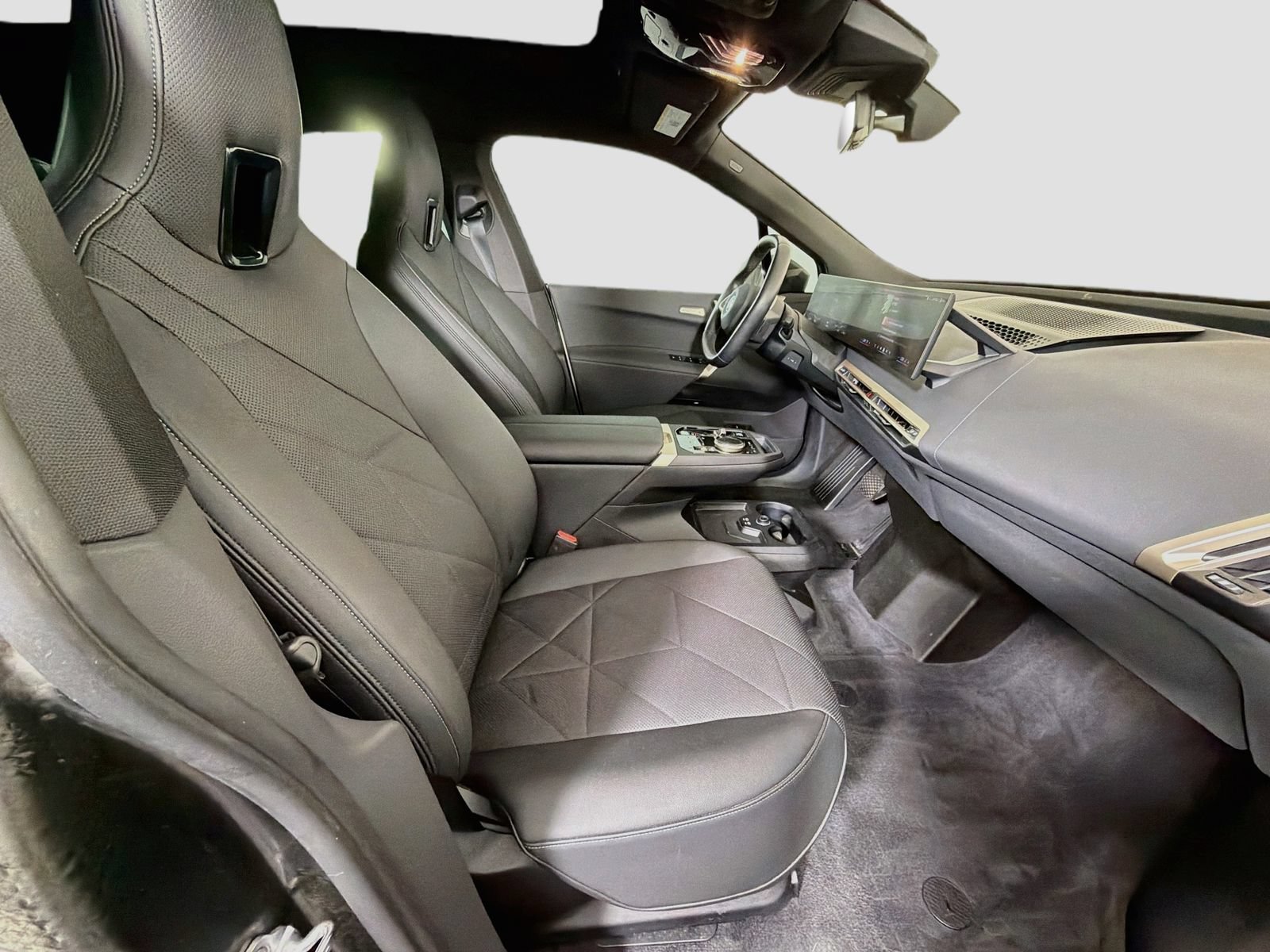 Certified 2024 BMW iX xDrive50 w/ Premium Package AWD/4WD image 31