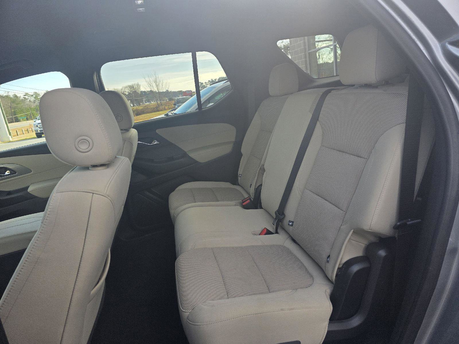 Used 2023 Chevrolet Traverse LS image 12