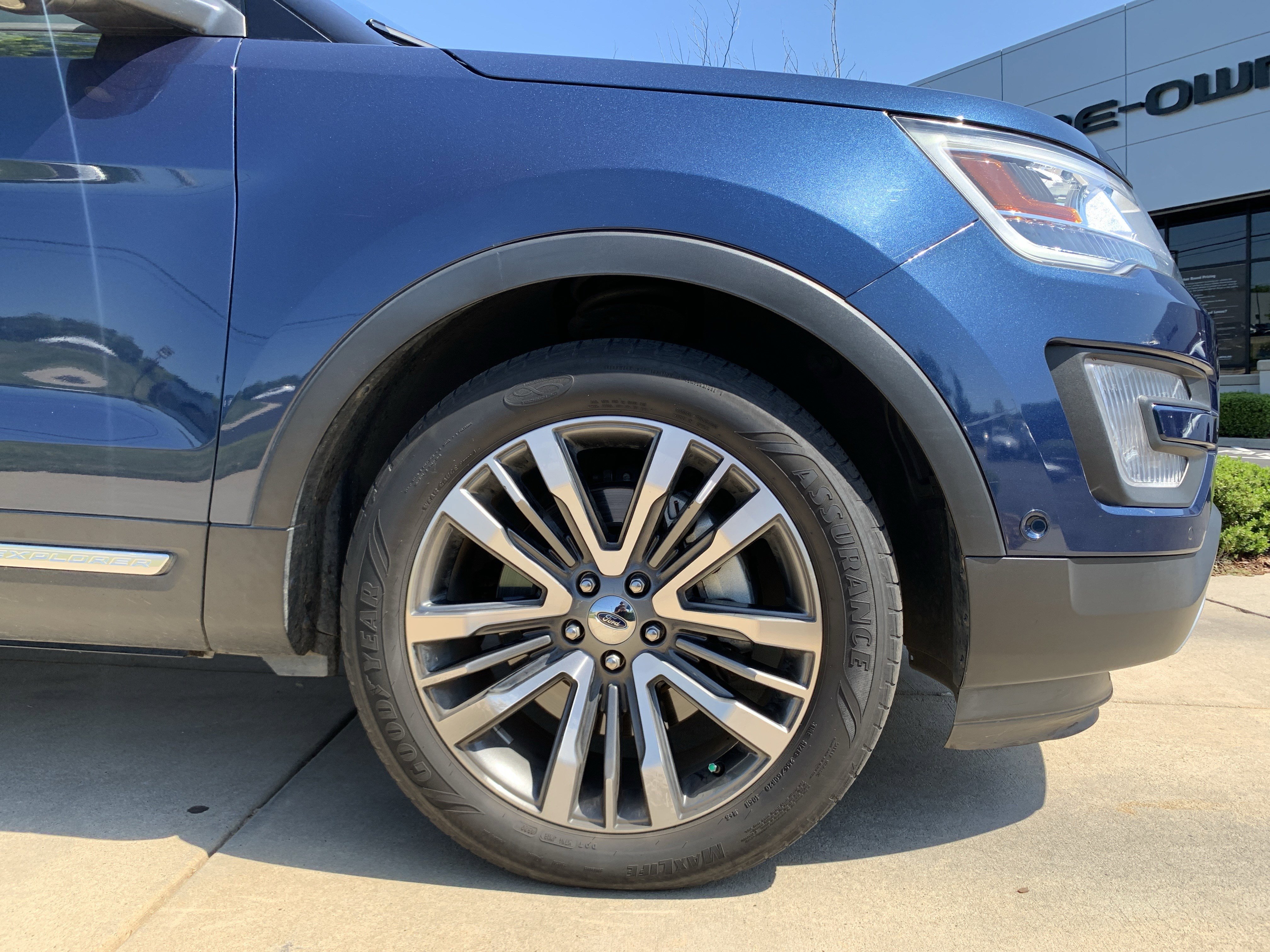 Used 2017 Ford Explorer Platinum AWD/4WD image 13