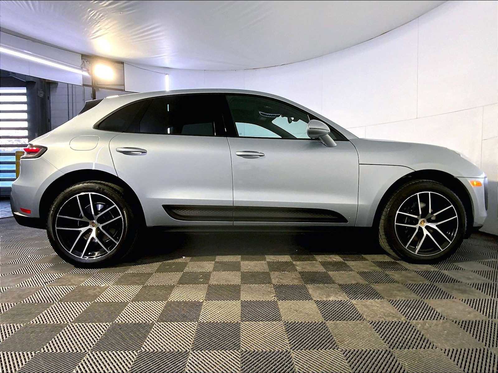 Used 2023 Porsche Macan image 8