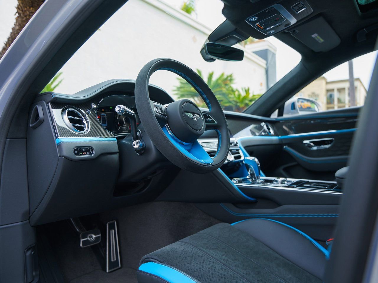 Used 2025 Bentley Flying Spur Plug-In Hybrid image 7