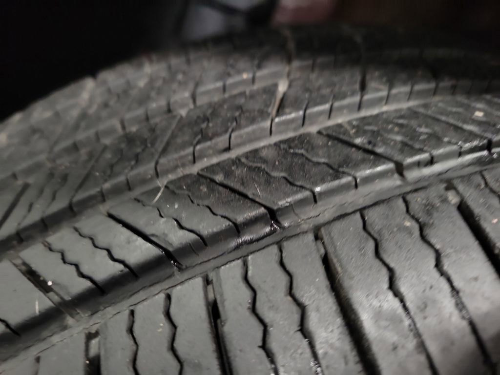 Used 2010 Chrysler Town & Country Touring image 11