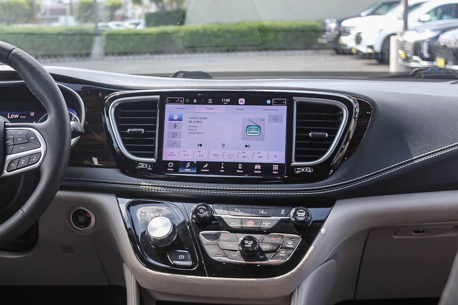 Used 2023 Chrysler Pacifica Limited image 19