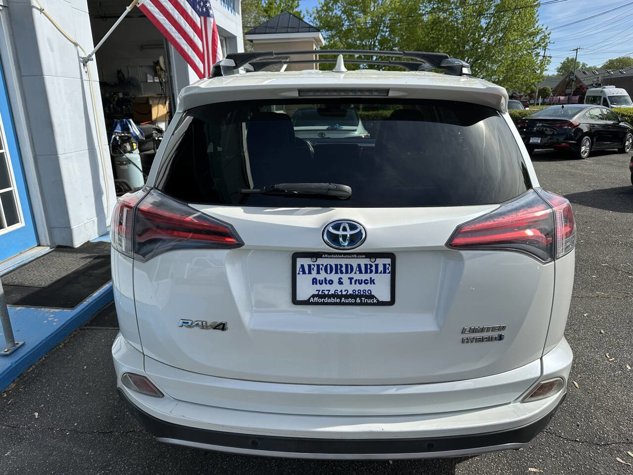 Used 2017 Toyota RAV4 Limited w/ Advanced Technology Package image 10