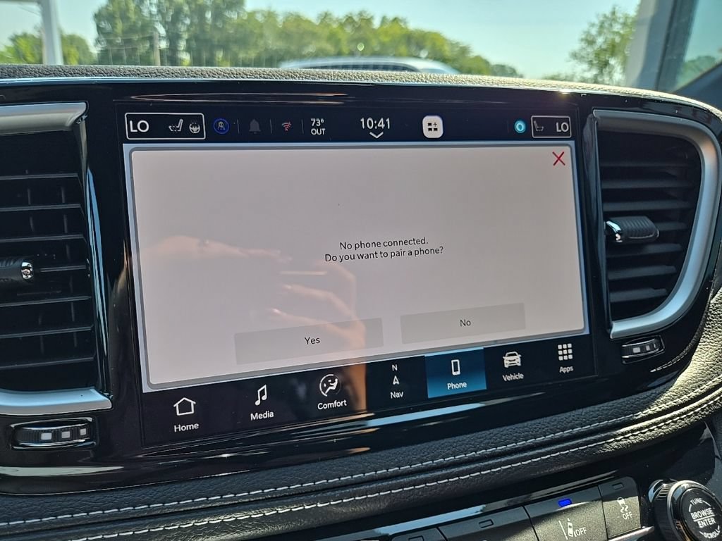 New 2027 Chrysler Pacifica Select w/ Family Tech Group AWD/4WD image 54